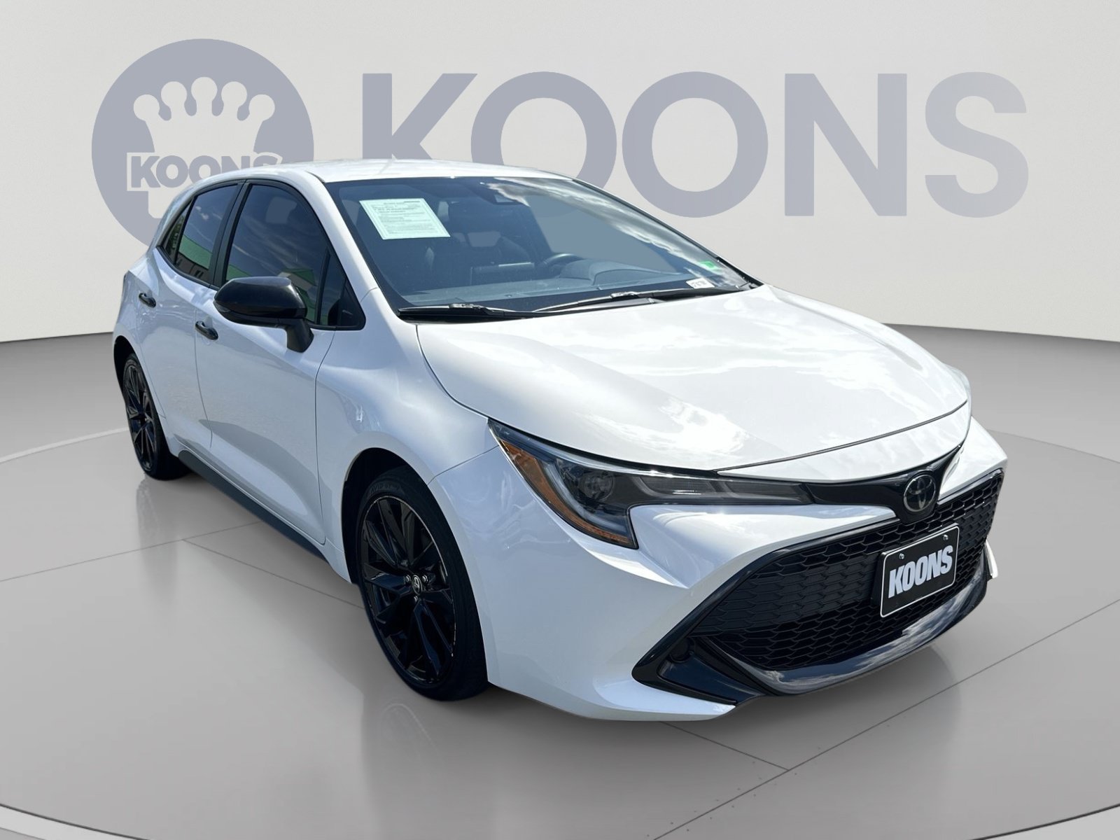 Used 2022 Toyota Corolla SE FWD image 2