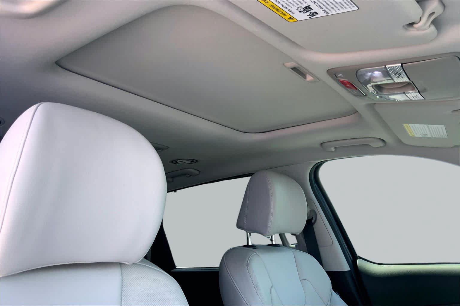 Used 2025 Kia Telluride SX w/ SX Captain's Chair Package FWD image 14