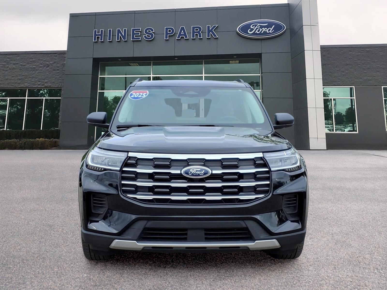 Certified 2025 Ford Explorer Active AWD/4WD image 2