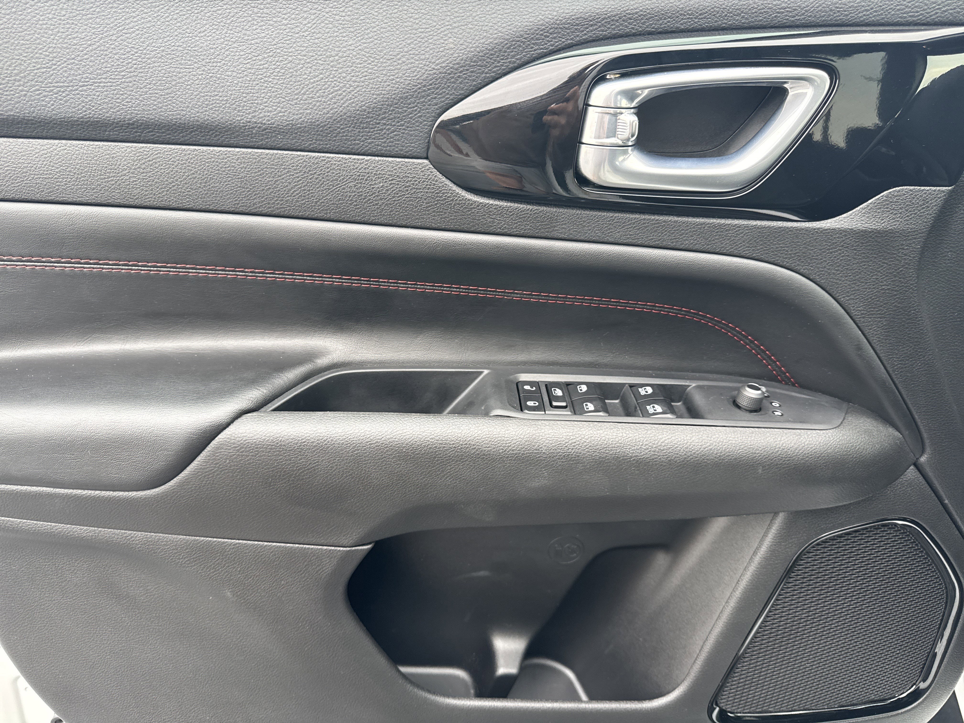 Used 2025 Jeep Compass Trailhawk image 10