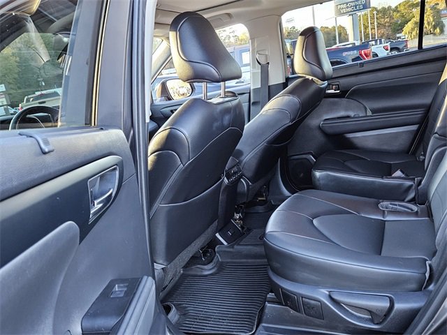 Used 2022 Toyota Highlander XLE image 12