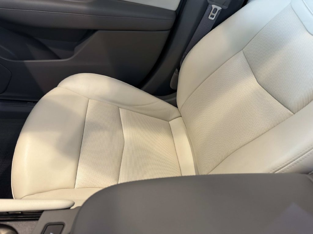 Used 2025 Cadillac XT5 Premium Luxury FWD image 19