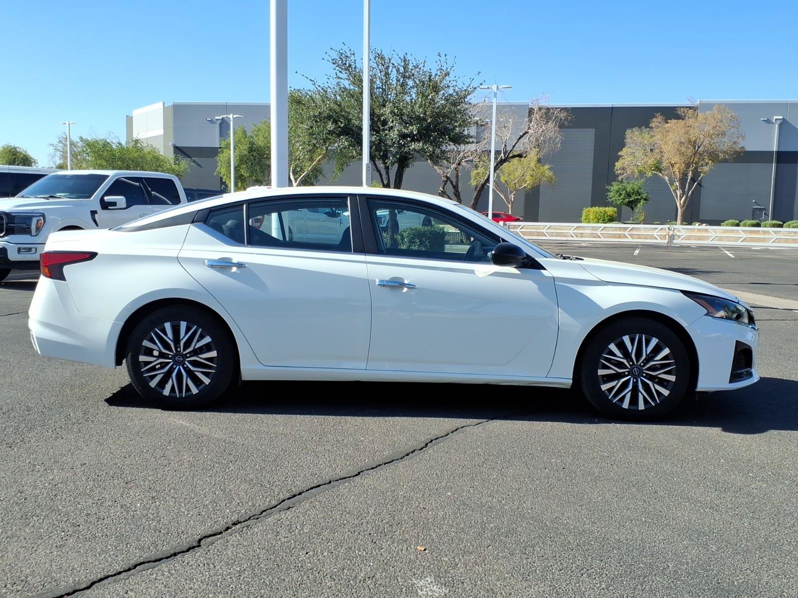 Used 2025 Nissan Altima 2.5 SV FWD image 6