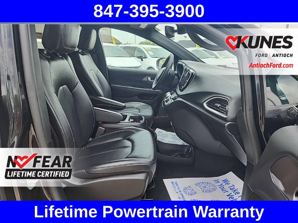 Used 2025 Chrysler Pacifica Select FWD image 51