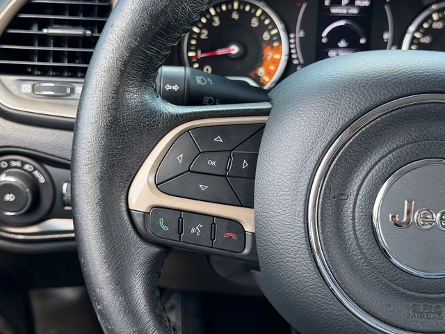 Used 2017 Jeep Renegade Latitude AWD/4WD image 37