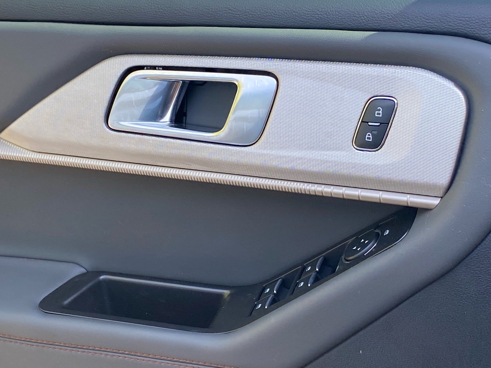 Certified 2025 Ford Explorer Active RWD image 16