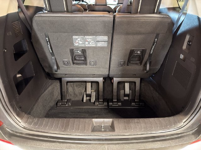 Used 2025 Kia Carnival FWD image 18