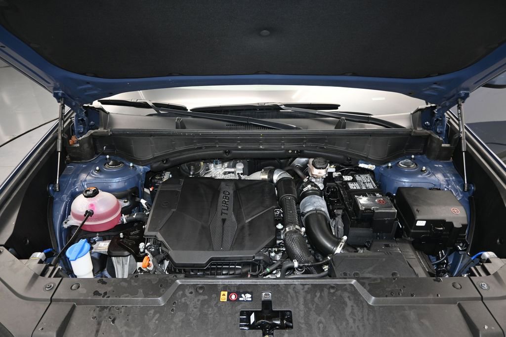Used 2025 Hyundai Santa Fe SEL FWD image 12