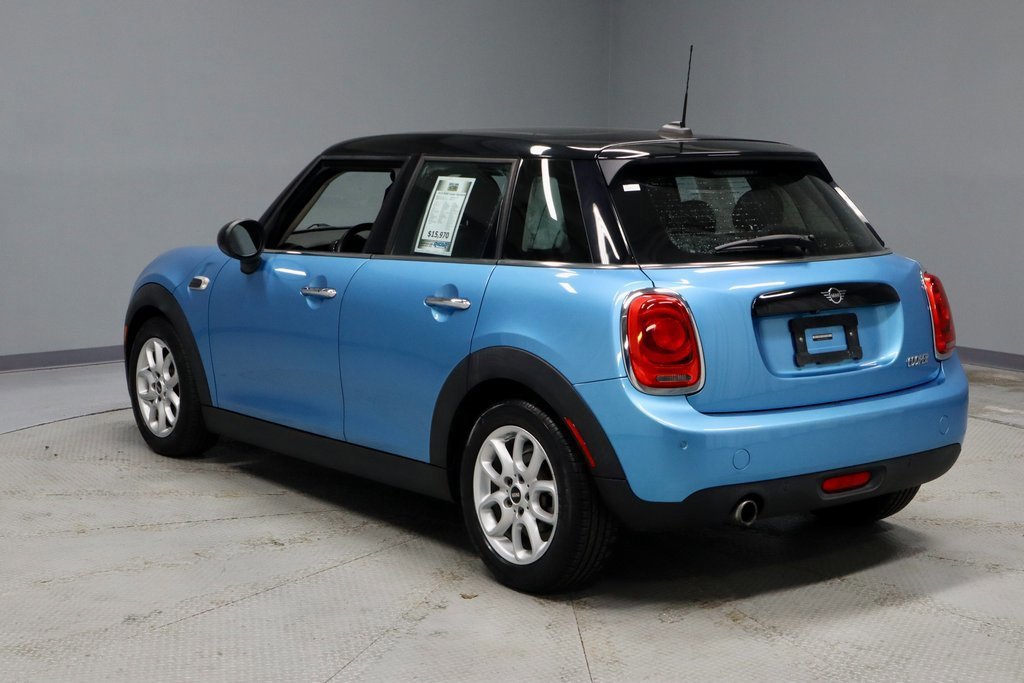 Used 2019 MINI Cooper 4-Door Hardtop w/ Signature Upholstery Package image 3