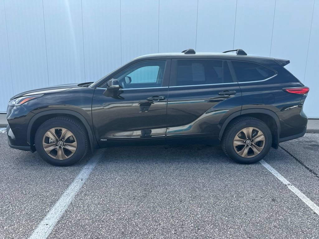 Used 2023 Toyota Highlander Bronze Edition AWD/4WD image 3