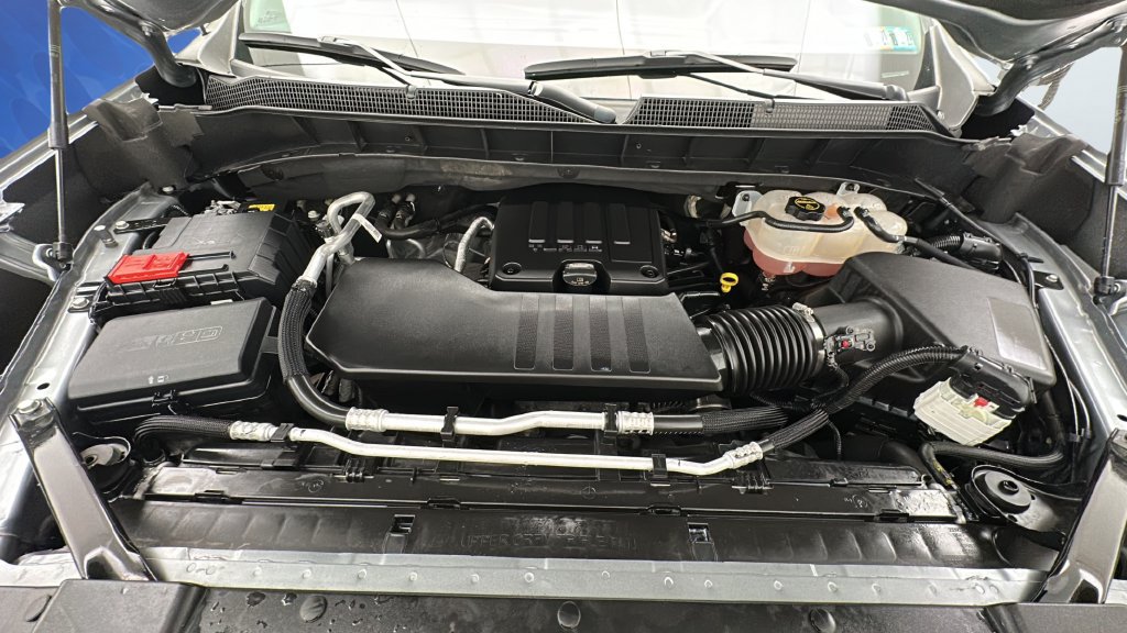 Used 2025 Chevrolet Silverado 1500 LT AWD/4WD image 24