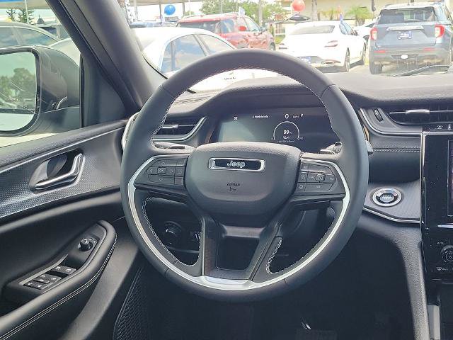 Used 2025 Jeep Grand Cherokee Laredo RWD image 14