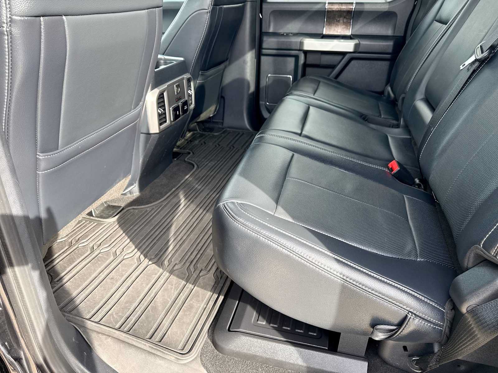 Certified 2022 Ford F350 Lariat w/ Tremor Off-Road Package AWD/4WD image 19