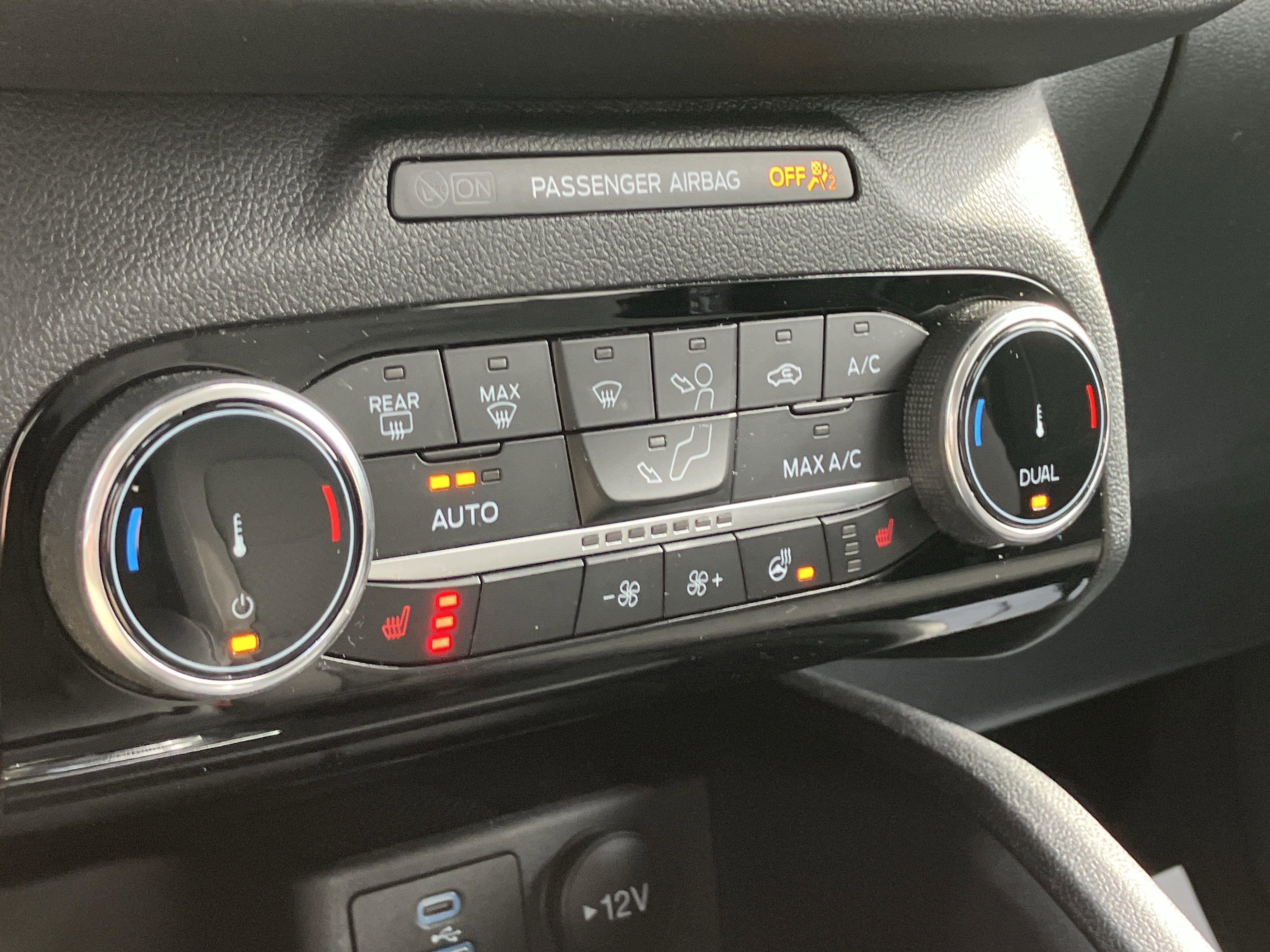 Certified 2022 Ford Escape SE w/ SE Sport Appearance Package image 27