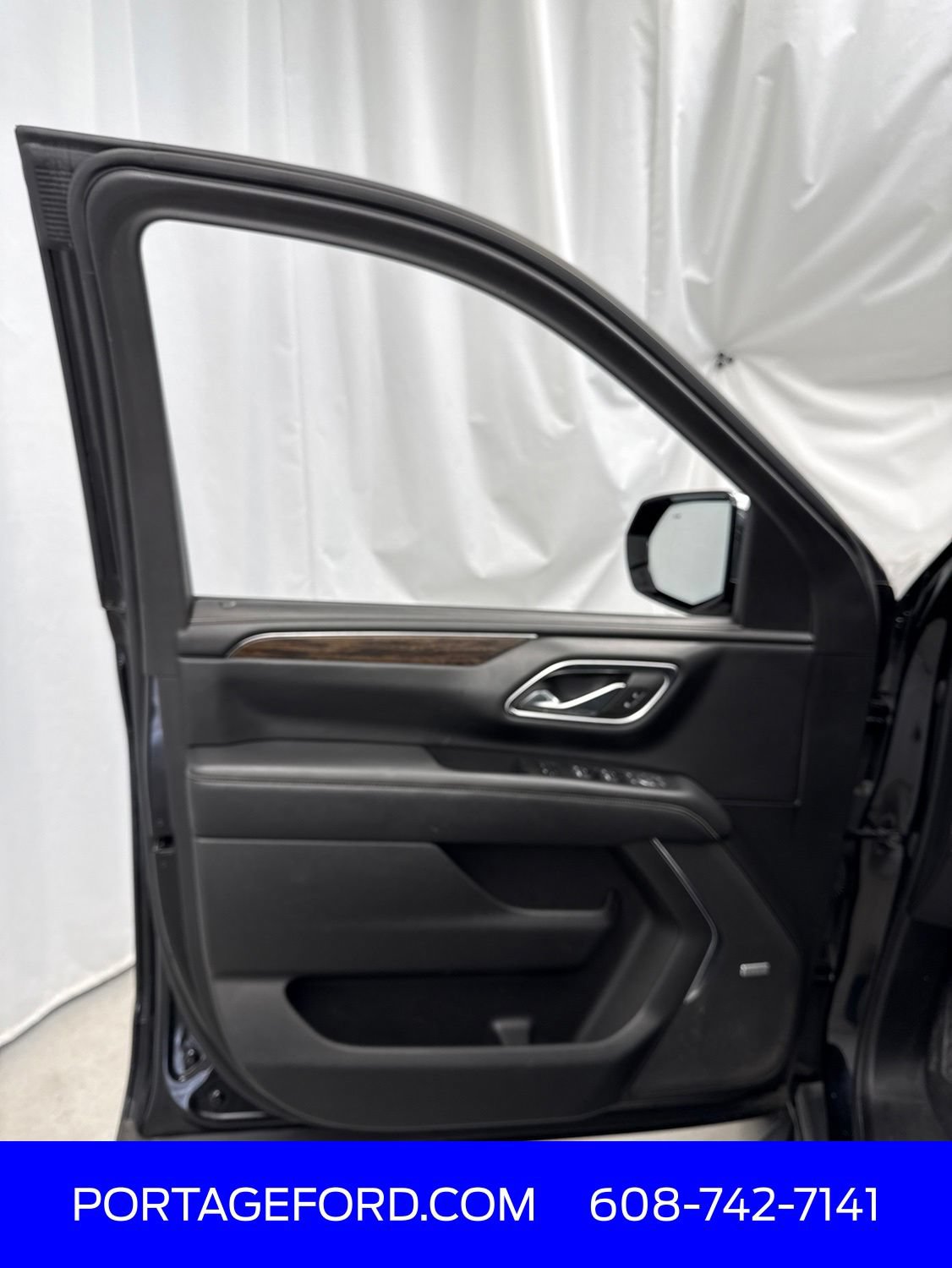 Used 2023 Chevrolet Tahoe Premier AWD/4WD image 13