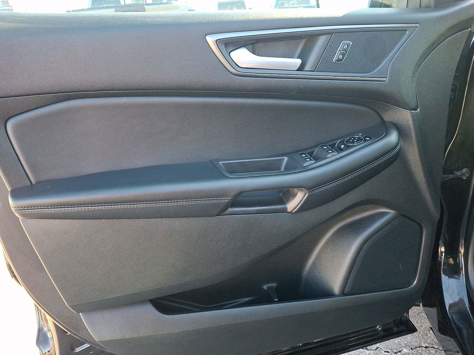 Certified 2023 Ford Edge SE w/ Black Appearance Package image 13