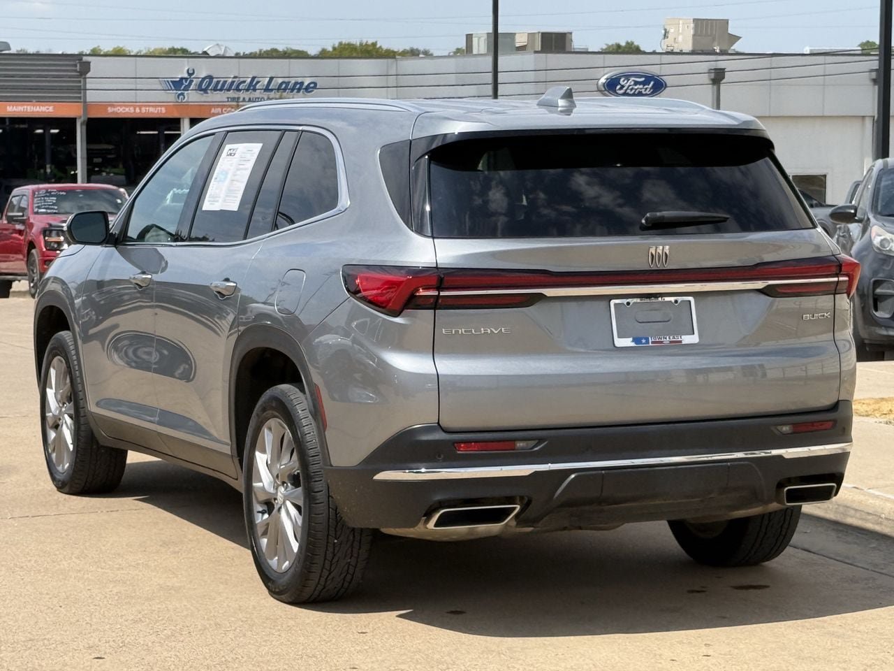 Used 2025 Buick Enclave Preferred w/ Power Package FWD image 5