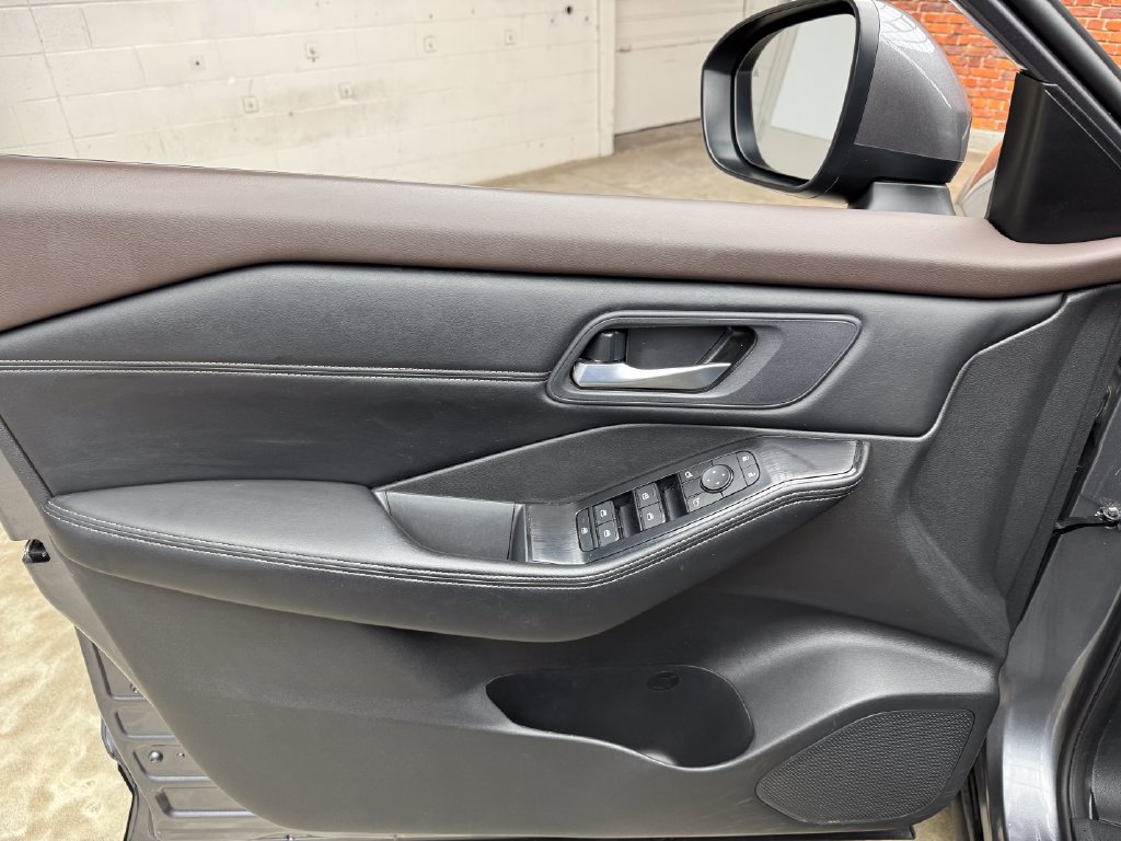 Used 2023 Nissan Rogue SV w/ SV Premium B Package AWD/4WD image 11