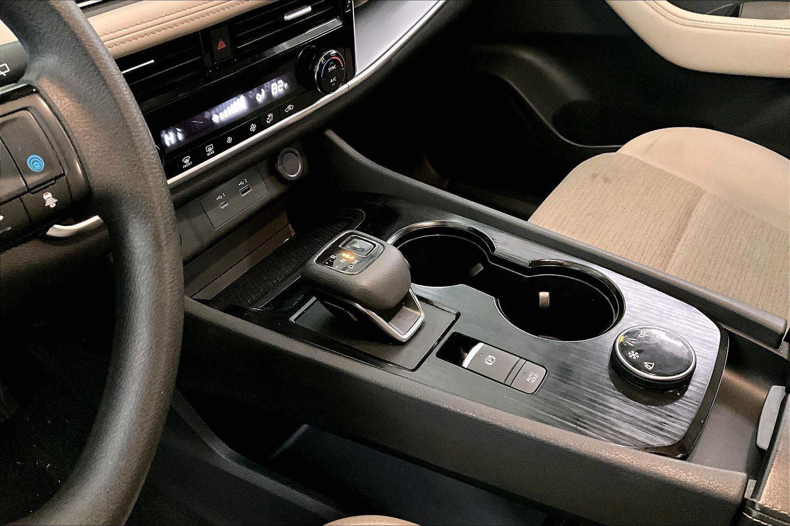 Used 2021 Nissan Rogue SV image 16