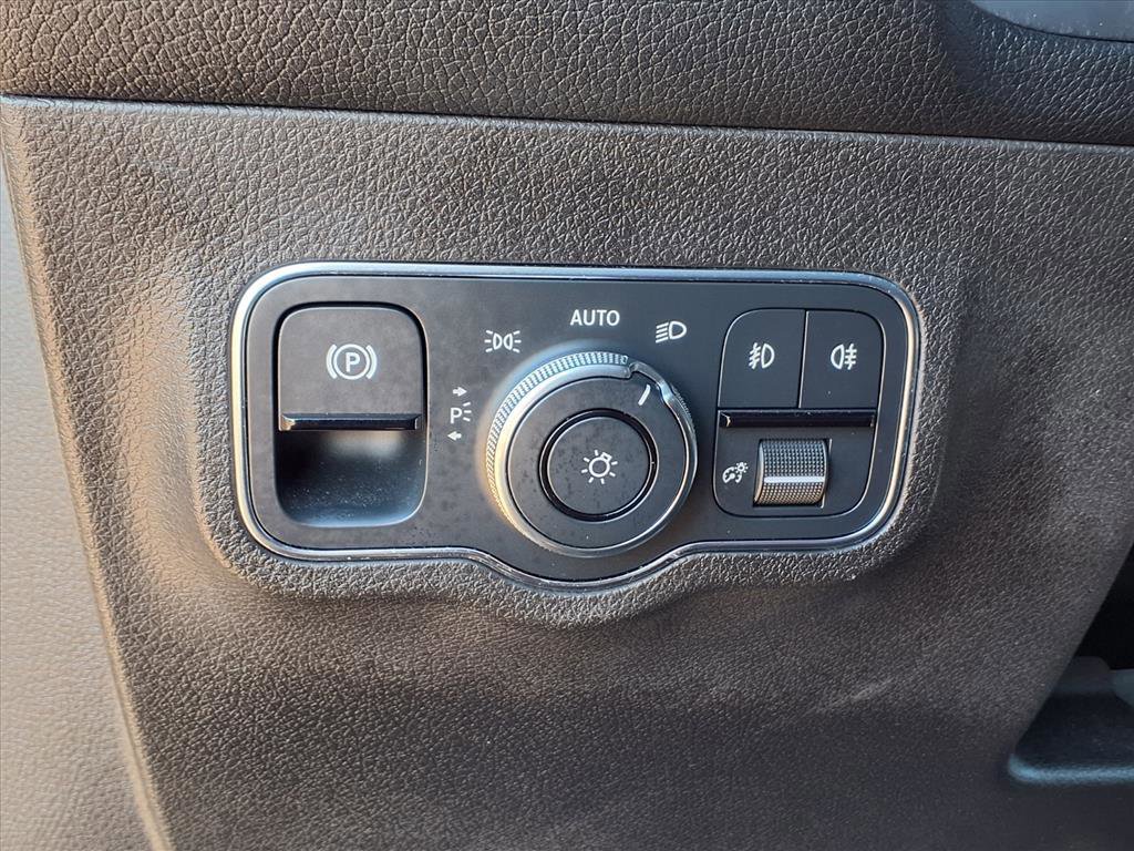 Used 2021 Mercedes-Benz GLB 250 4MATIC image 21