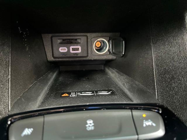 Used 2022 Chevrolet Bolt LT w/ Infotainment Package FWD image 33