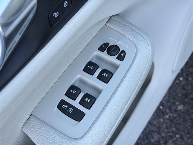 Used 2022 Volvo S60 T8 Inscription w/ Climate Package image 24