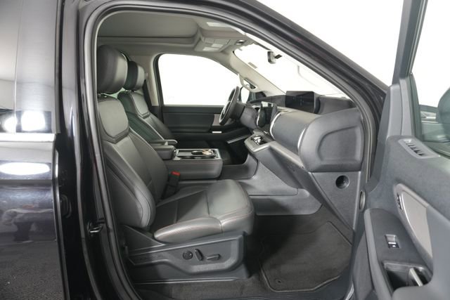 Certified 2025 Ford Expedition Active AWD/4WD image 31