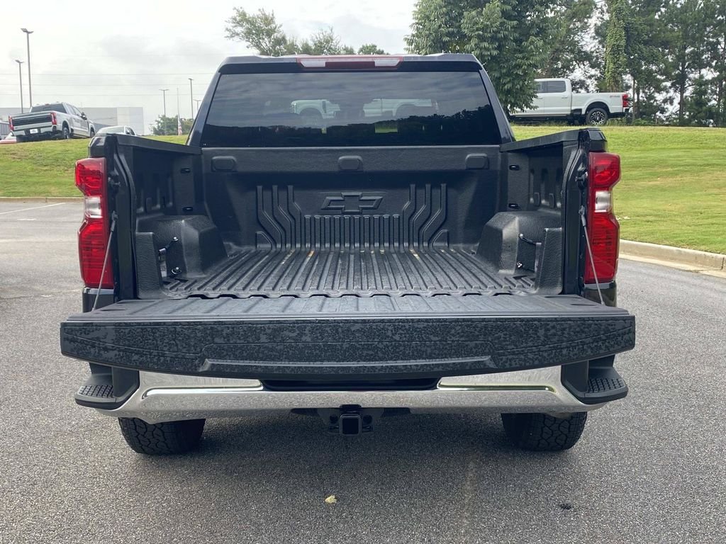 Used 2023 Chevrolet Silverado 1500 LT AWD/4WD image 7