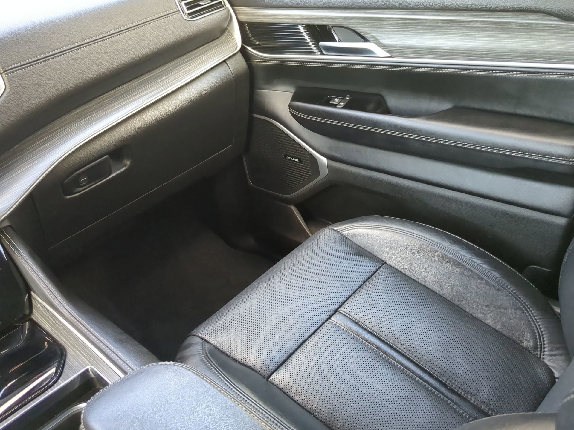 Used 2024 Jeep Wagoneer L Series II w/ Flexible Seating Group image 45