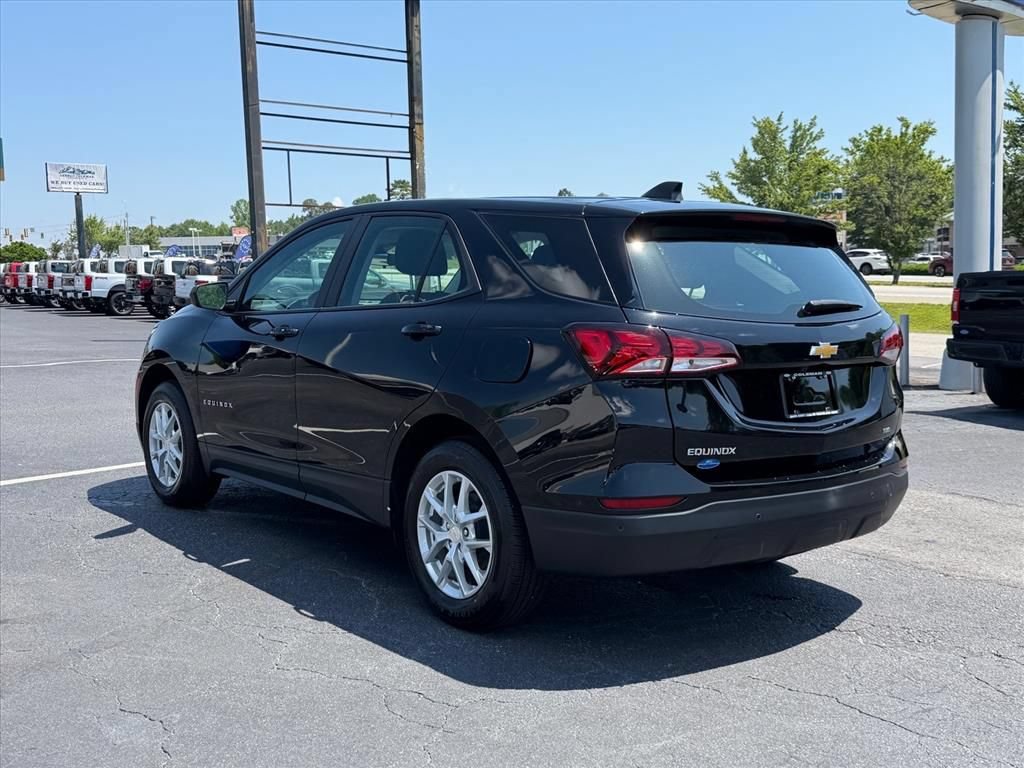Used 2023 Chevrolet Equinox LS AWD/4WD image 6