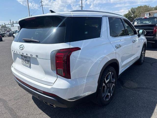 Used 2024 Hyundai Palisade Limited FWD image 2