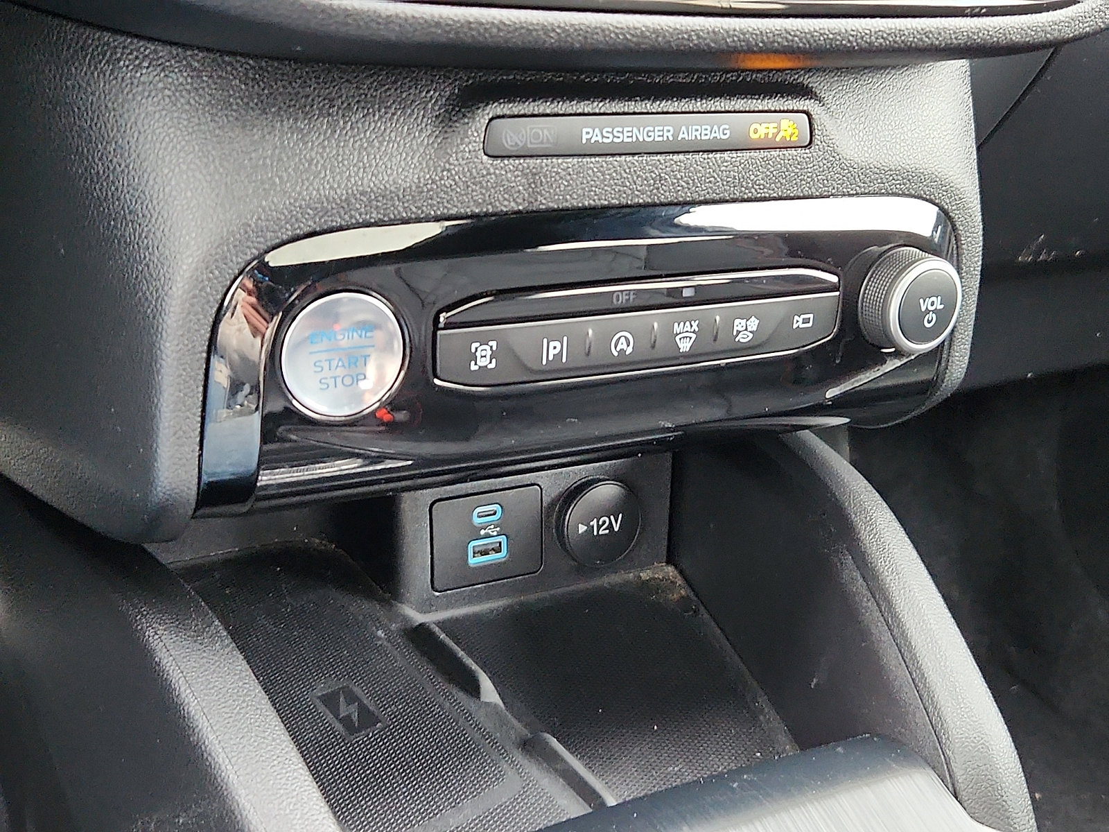 Certified 2023 Ford Escape ST-Line Elite w/ Premium Technology Package AWD/4WD image 16