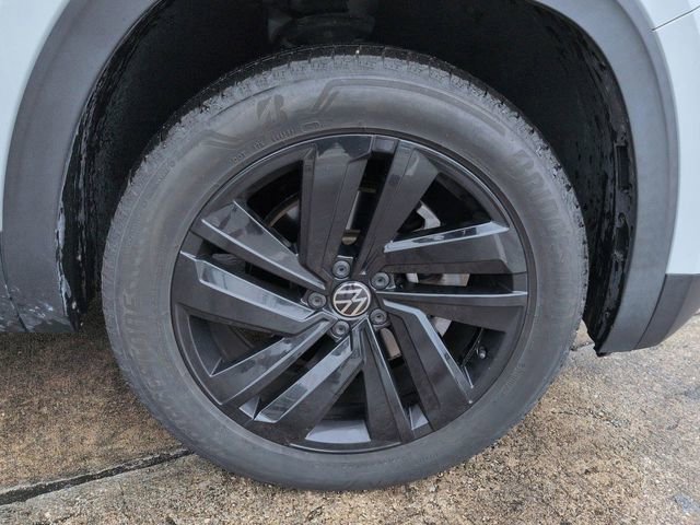 Used 2022 Volkswagen Atlas Cross Sport SE w/ Black Wheel Package FWD image 11