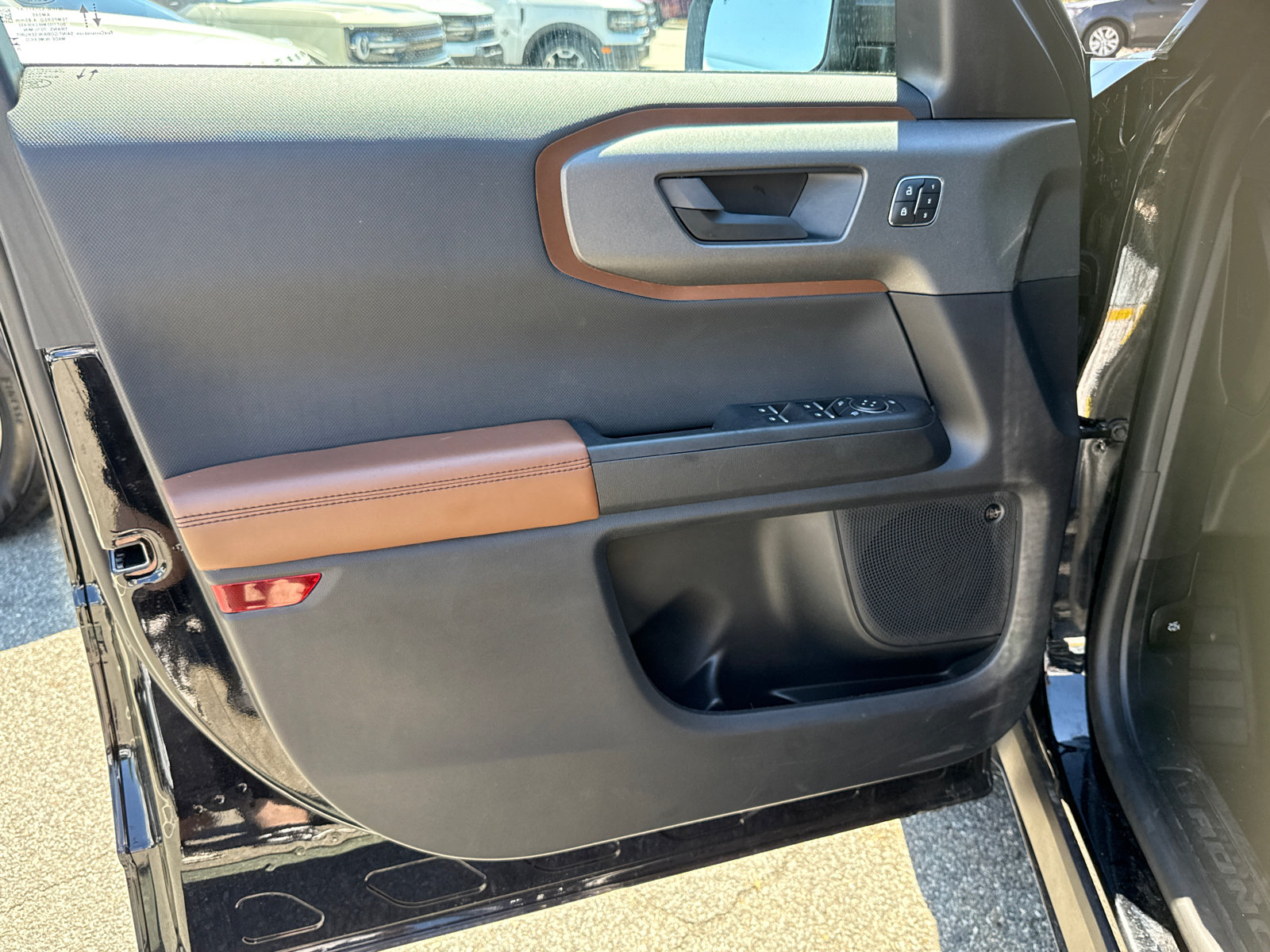Certified 2025 Ford Bronco Sport Outer Banks w/ Outer Banks Tech Package+ AWD/4WD image 9