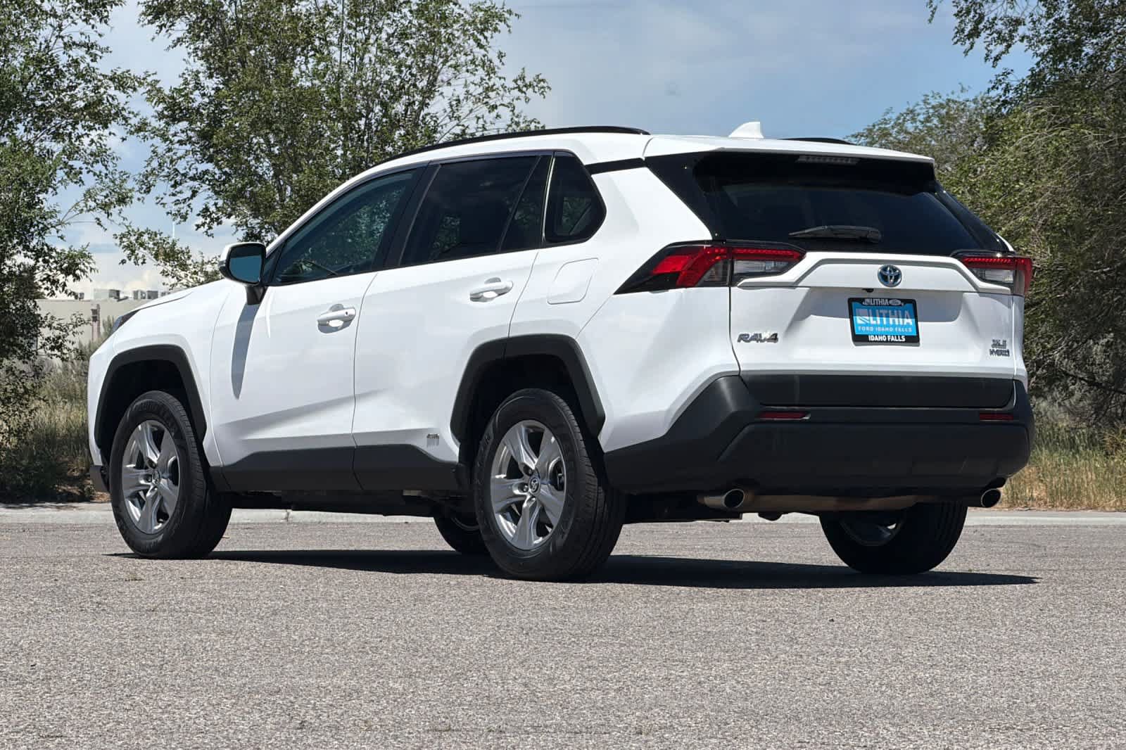 Used 2024 Toyota RAV4 XLE AWD/4WD image 6
