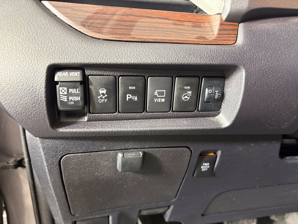 Used 2020 Toyota Sienna Limited Premium w/ Carpet Mat Package FWD image 13