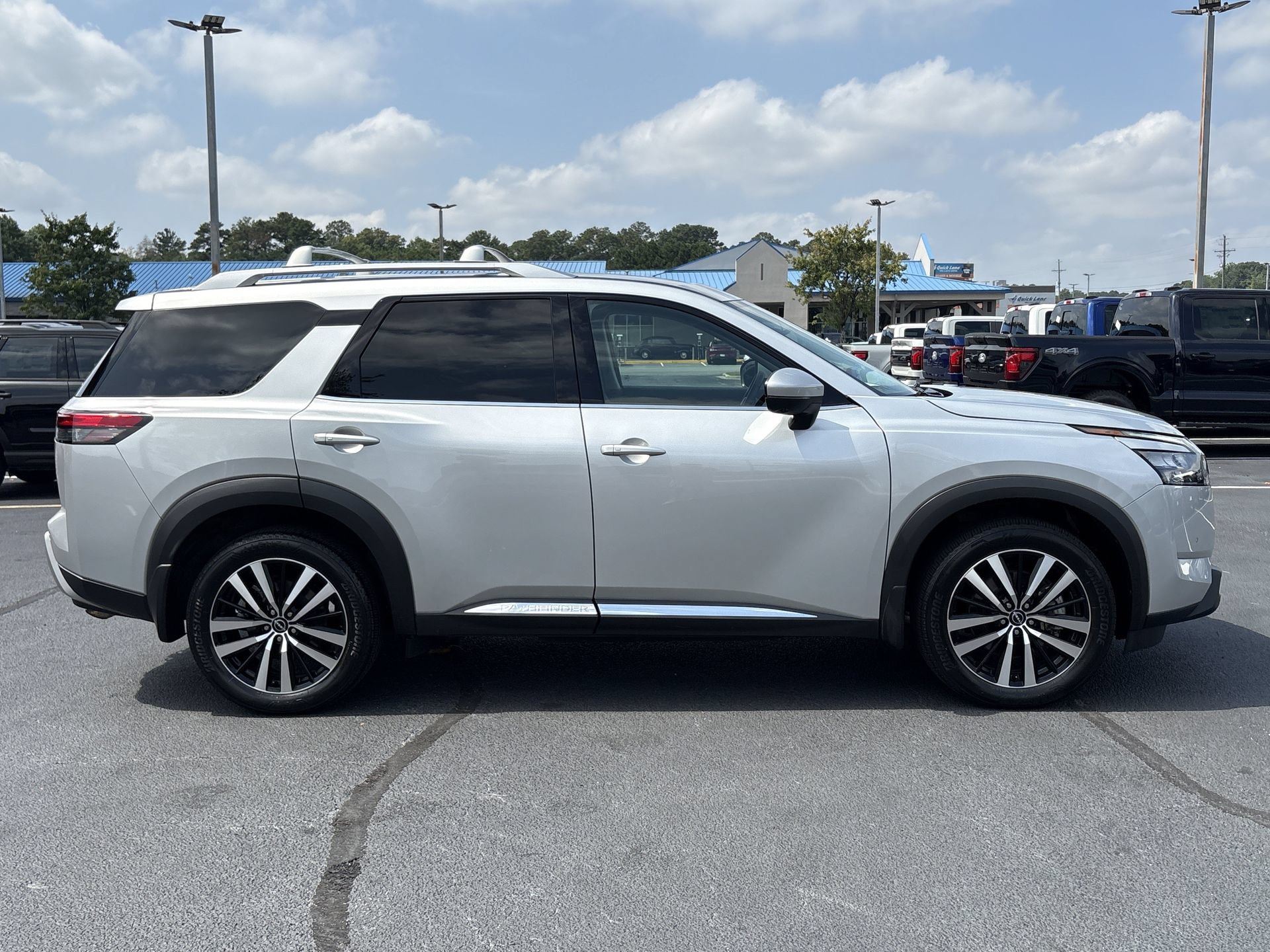 Used 2025 Nissan Pathfinder Platinum w/ Cargo Package AWD/4WD image 27