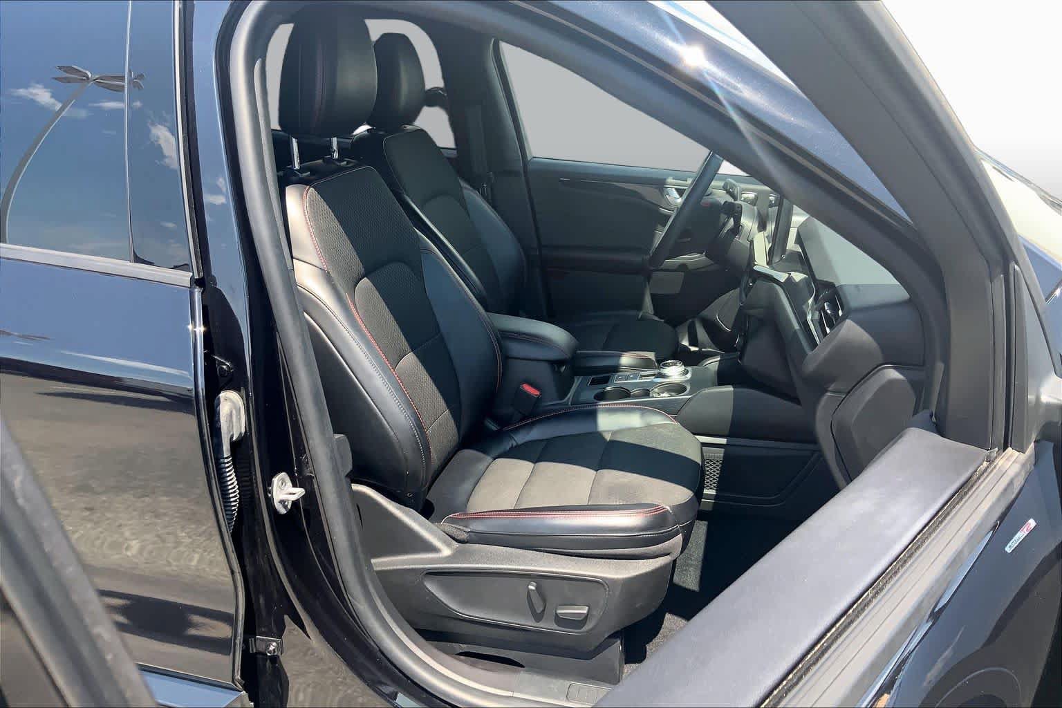 Certified 2023 Ford Escape ST-Line Select w/ Tech Pack #2 AWD/4WD image 9