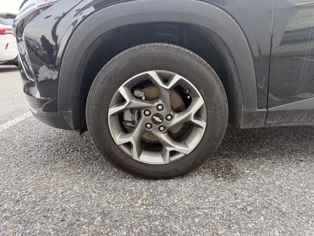 Used 2025 Chevrolet Trax LT w/ LT Convenience Package image 22