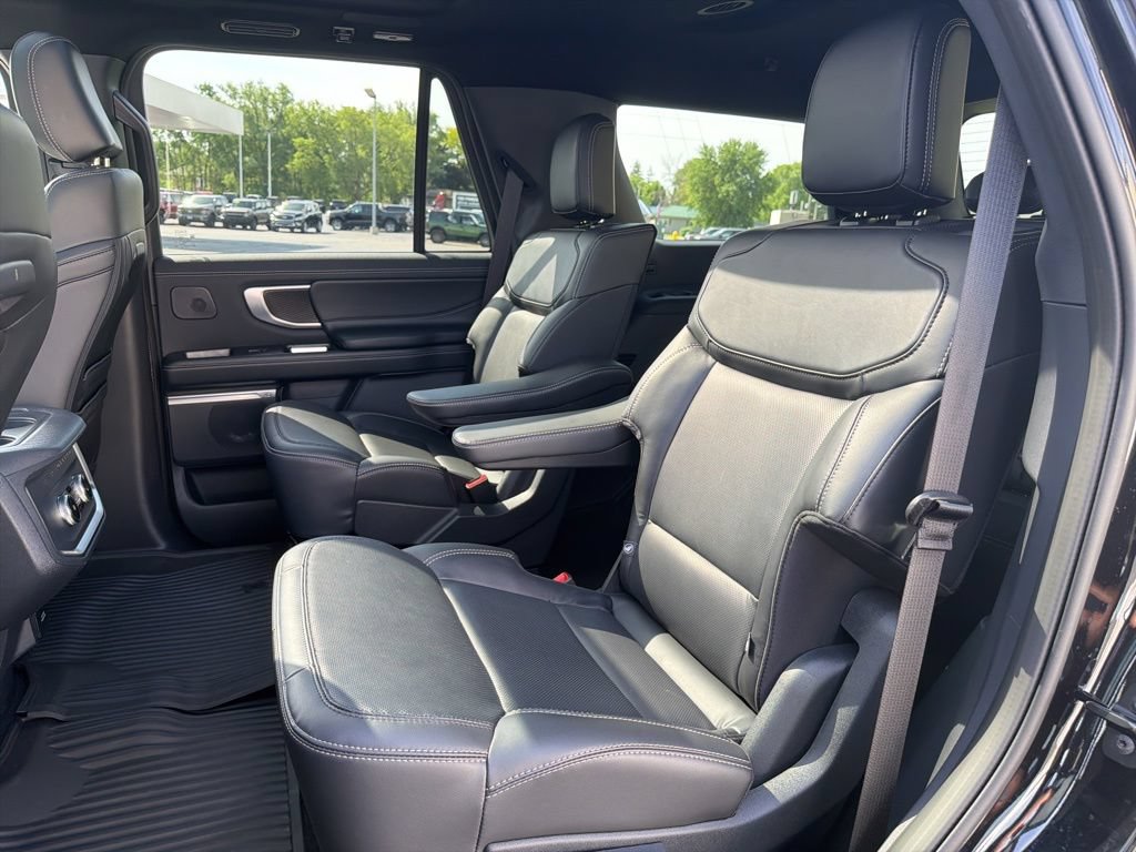 Certified 2025 Ford Expedition Platinum w/ Stealth Performance Package AWD/4WD image 14