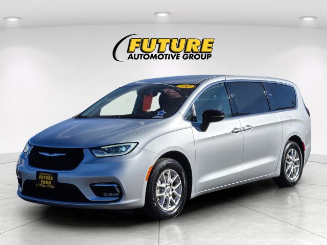 Used 2024 Chrysler Pacifica Touring-L FWD image 8