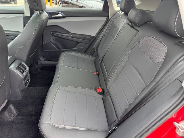 Used 2024 Volkswagen Taos SE w/ Panoramic Sunroof Package AWD/4WD image 9