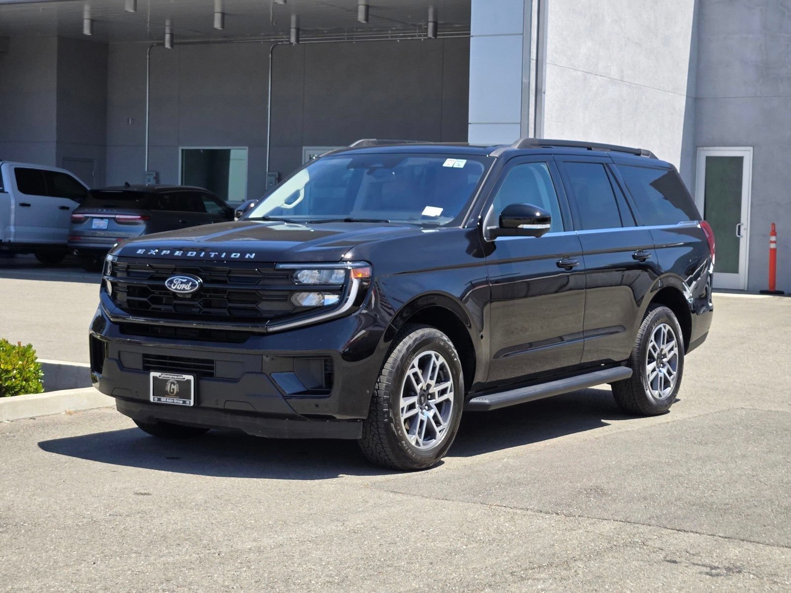 Certified 2025 Ford Expedition Active AWD/4WD image 8