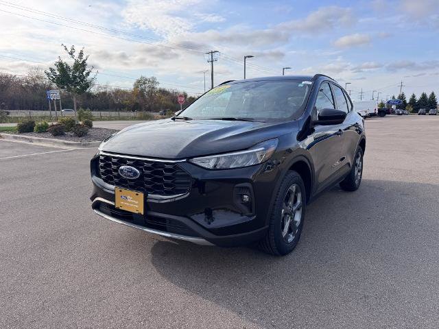 Certified 2025 Ford Escape ST-Line Select AWD/4WD image 2