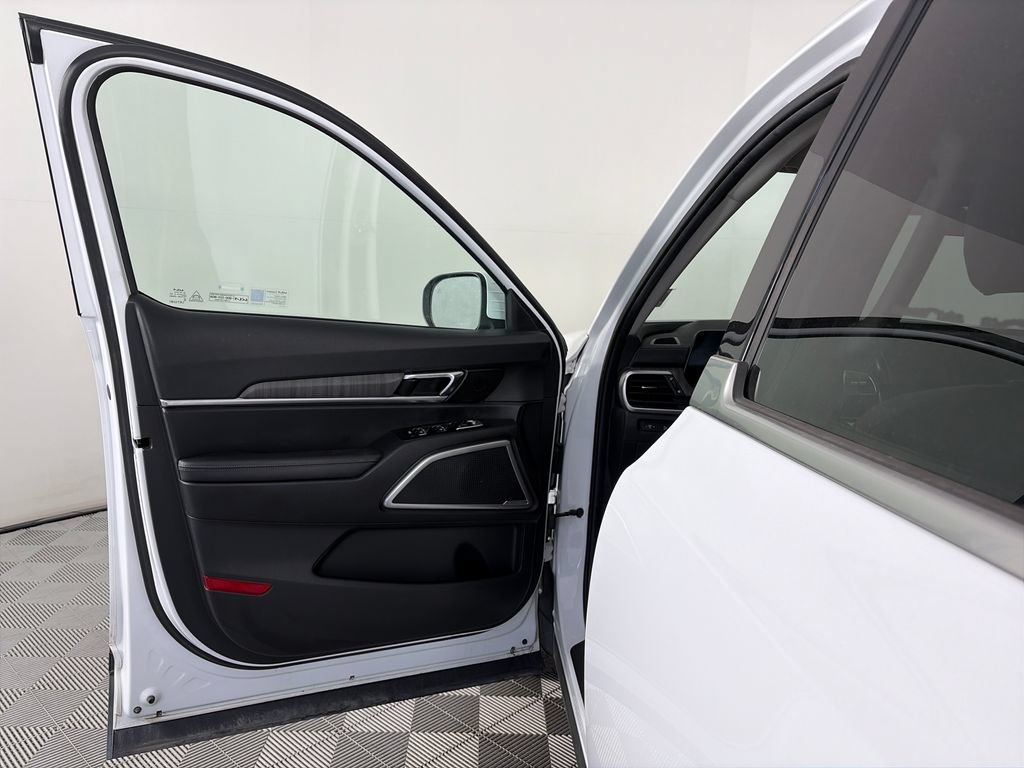 Used 2023 Kia Telluride EX w/ EX Captain's Chair Package AWD/4WD image 10