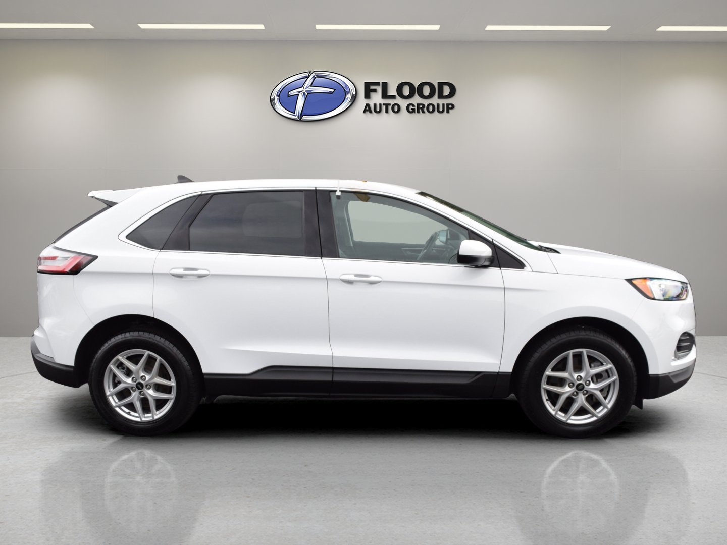 Certified 2024 Ford Edge SEL w/ Convenience Package AWD/4WD image 3