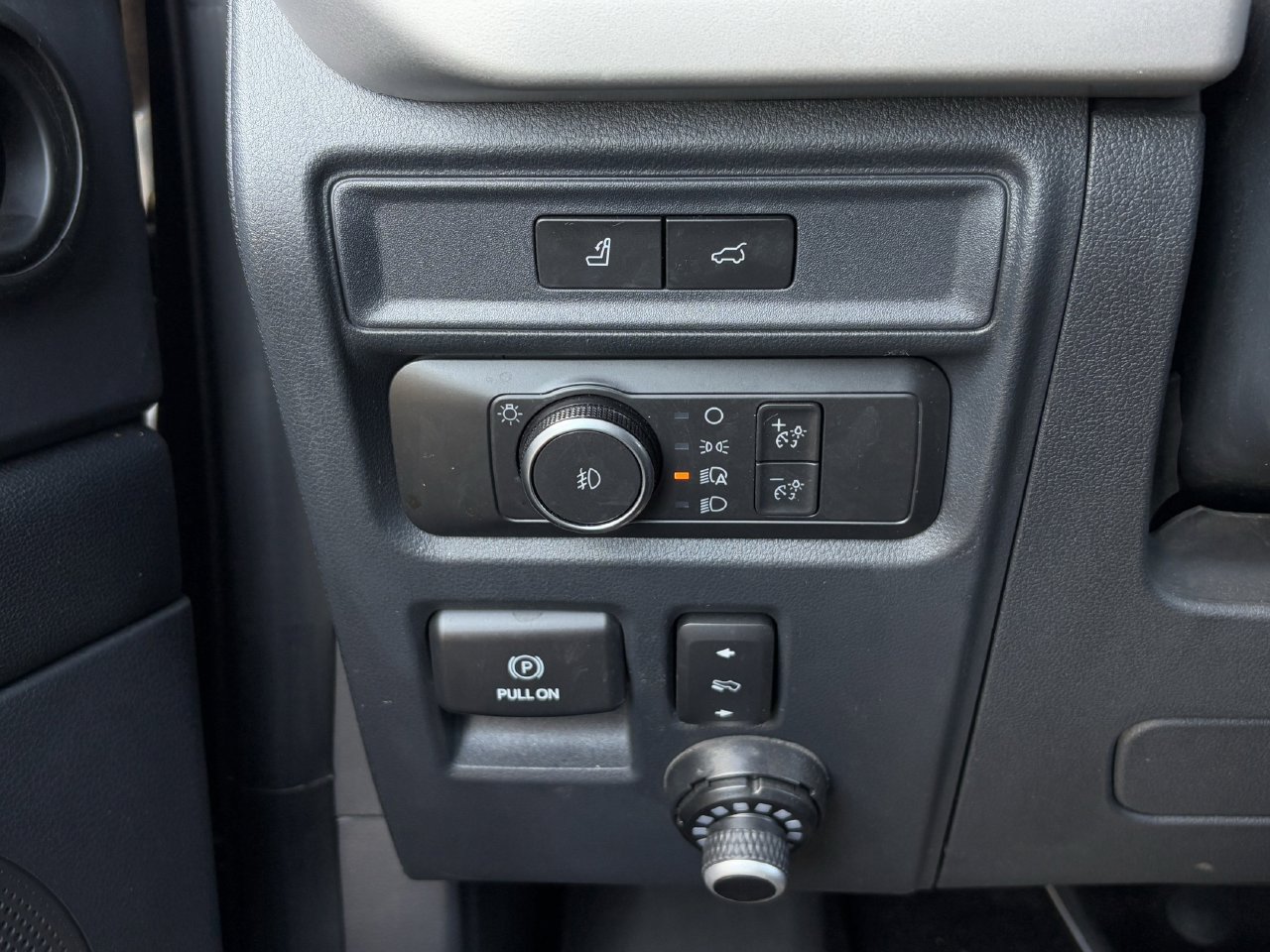 Certified 2022 Ford Expedition XLT RWD image 24
