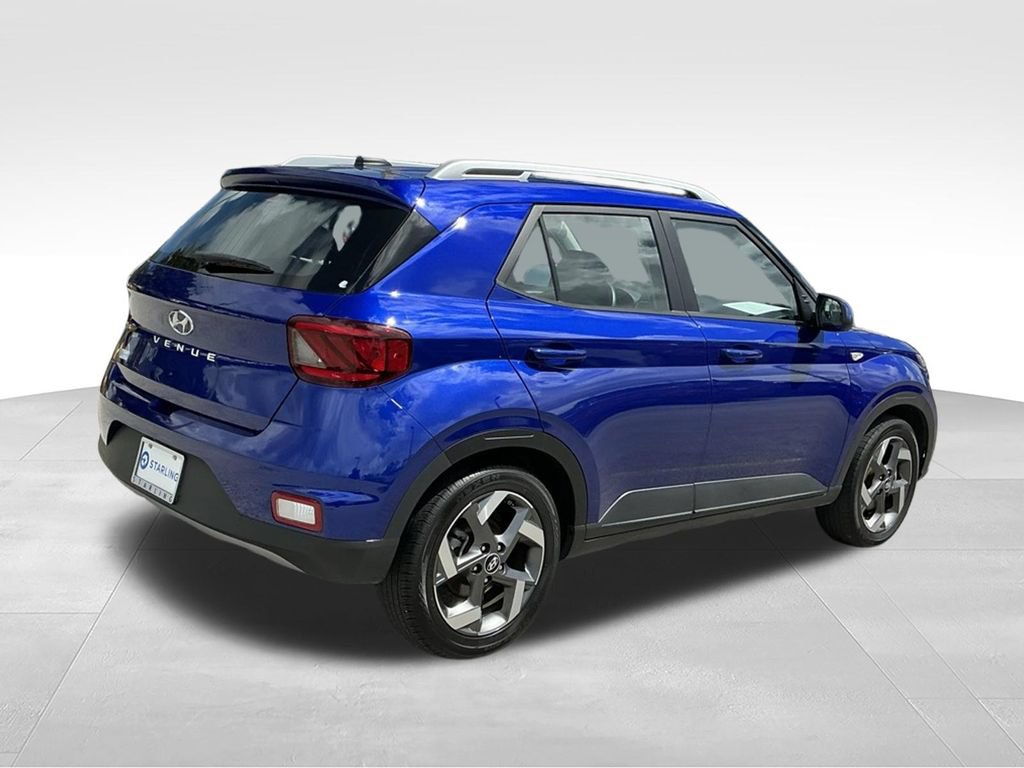 Used 2025 Hyundai Venue SEL FWD image 9