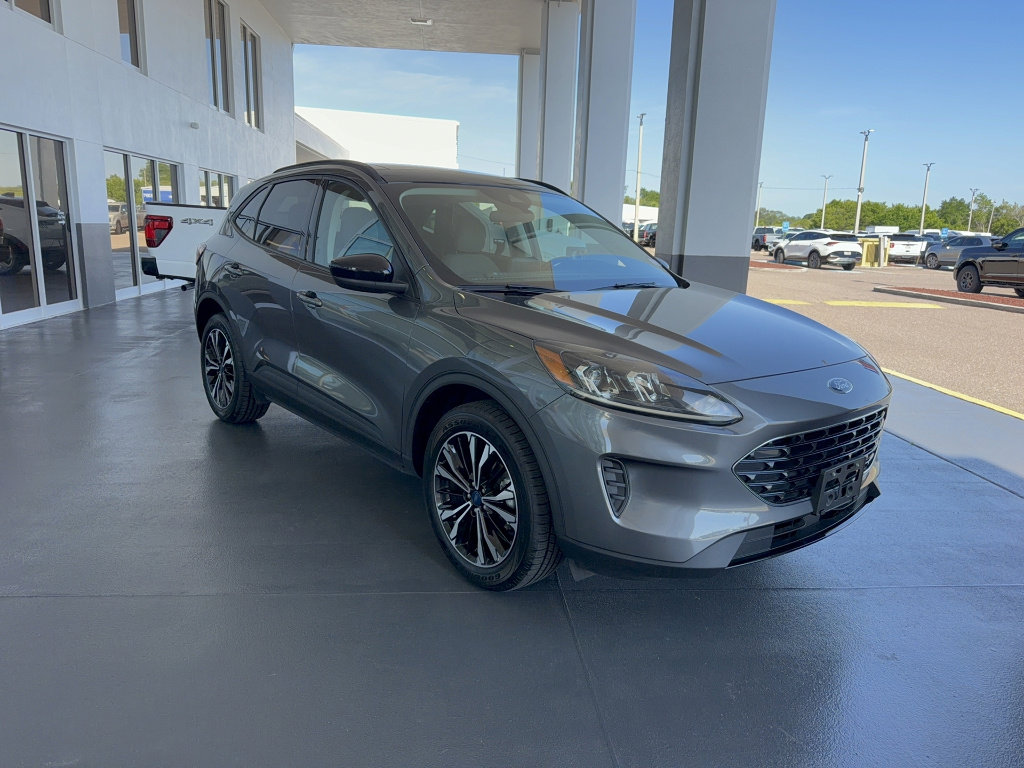 Certified 2022 Ford Escape SE w/ SE Sport Appearance Package AWD/4WD image 4