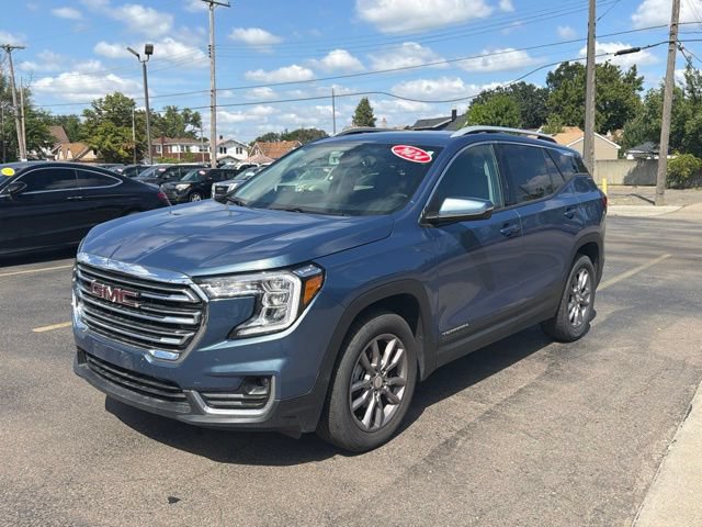 Used 2024 GMC Terrain SLT AWD/4WD image 3